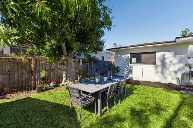 2000 SERPENTINE CIRCLE S, St Petersburg, FL 33712