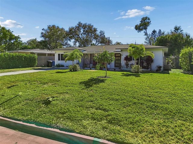 2000 SERPENTINE CIRCLE S, St Petersburg, FL 33712