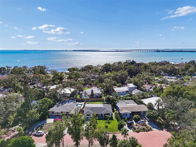 2000 SERPENTINE CIRCLE S, St Petersburg, FL 33712