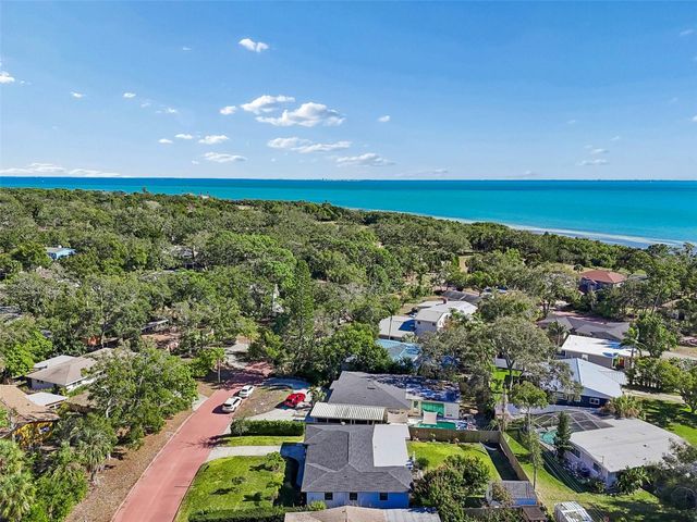 2000 SERPENTINE CIRCLE S, St Petersburg, FL 33712