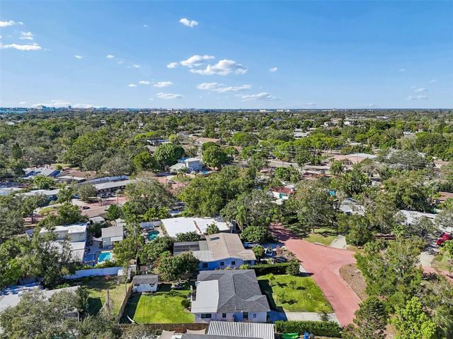 2000 SERPENTINE CIRCLE S, St Petersburg, FL 33712