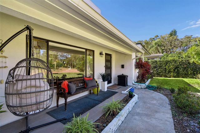 2000 SERPENTINE CIRCLE S, St Petersburg, FL 33712