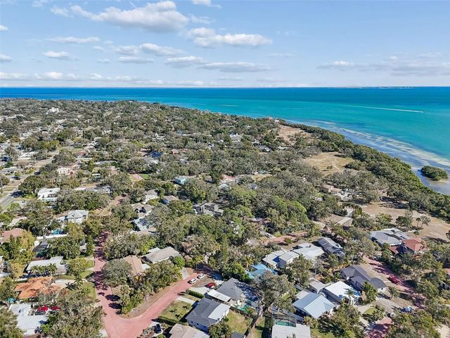 2000 SERPENTINE CIRCLE S, St Petersburg, FL 33712