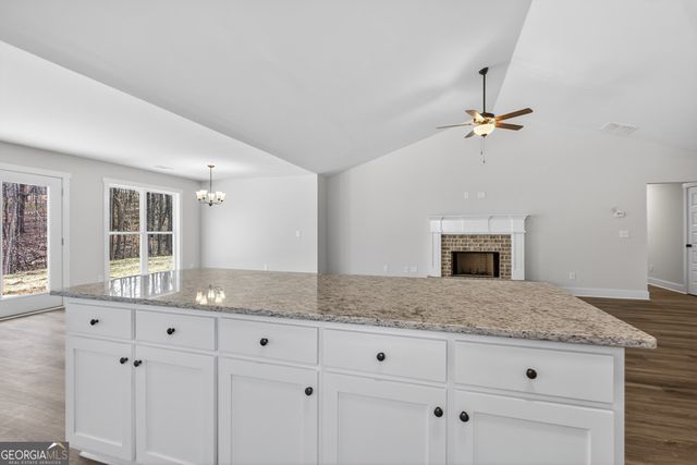 125 Chad Walk 61, Statham, GA 30666