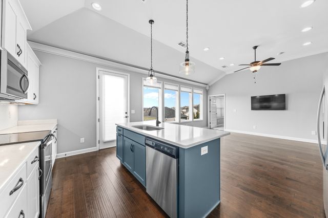 2713 Nottingham Dr, Columbia, TN 38401