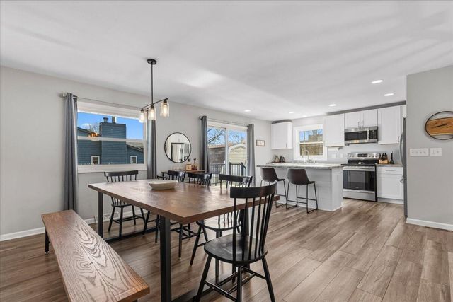 787 Sheridan DRIVE, West Bend, WI 53095