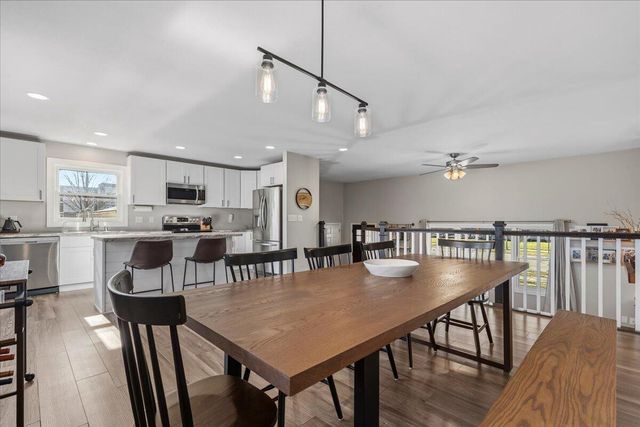 787 Sheridan DRIVE, West Bend, WI 53095