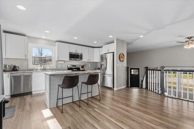 787 Sheridan DRIVE, West Bend, WI 53095