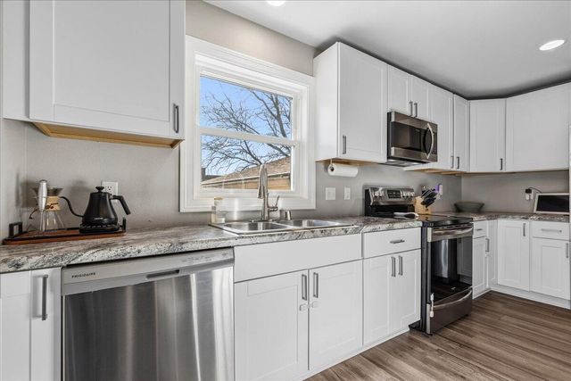 787 Sheridan DRIVE, West Bend, WI 53095