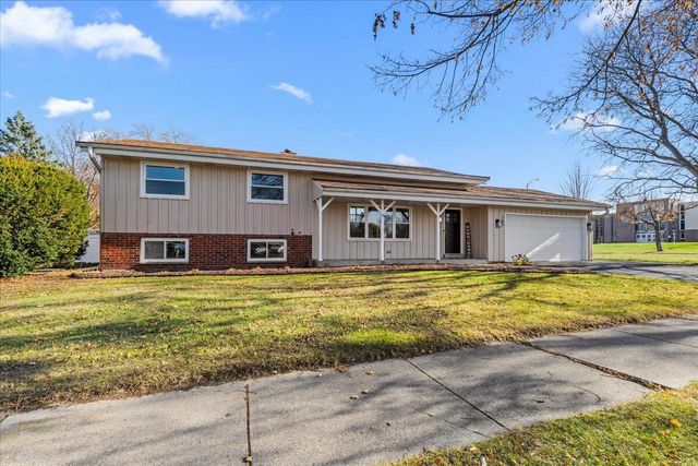 787 Sheridan DRIVE, West Bend, WI 53095