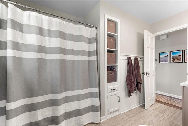 787 Sheridan DRIVE, West Bend, WI 53095