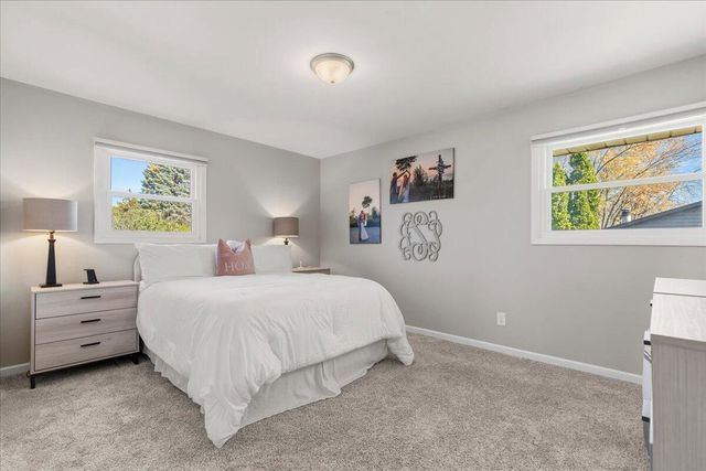 787 Sheridan DRIVE, West Bend, WI 53095