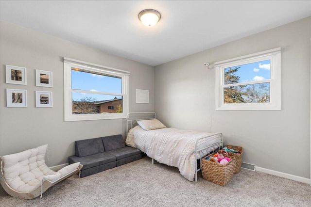 787 Sheridan DRIVE, West Bend, WI 53095