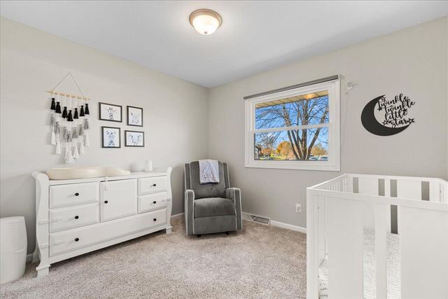 787 Sheridan DRIVE, West Bend, WI 53095