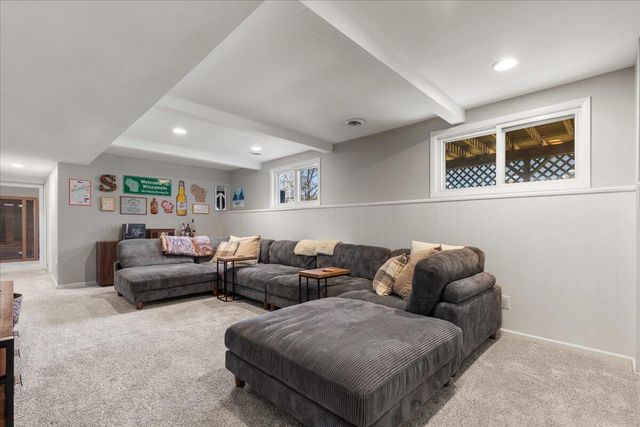 787 Sheridan DRIVE, West Bend, WI 53095