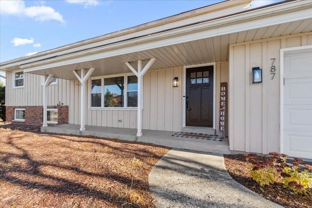 787 Sheridan DRIVE, West Bend, WI 53095