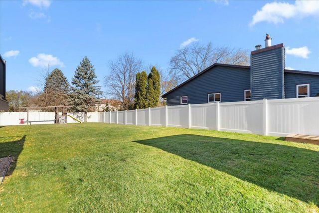 787 Sheridan DRIVE, West Bend, WI 53095