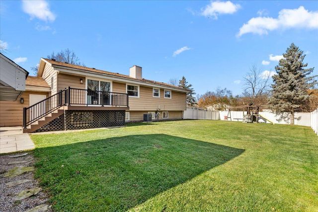 787 Sheridan DRIVE, West Bend, WI 53095