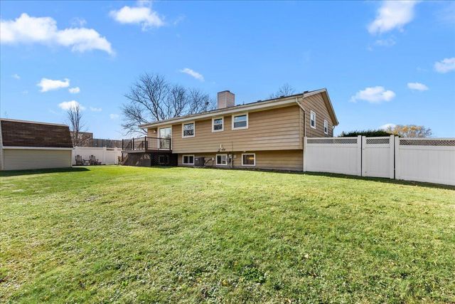 787 Sheridan DRIVE, West Bend, WI 53095