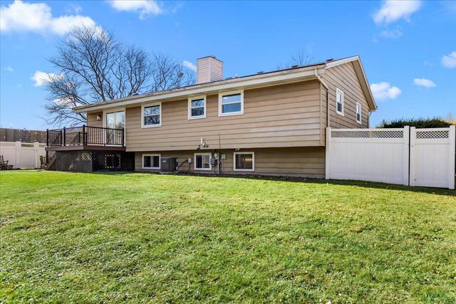 787 Sheridan DRIVE, West Bend, WI 53095