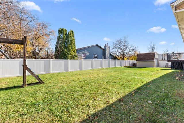 787 Sheridan DRIVE, West Bend, WI 53095