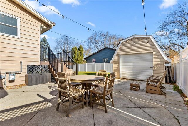 787 Sheridan DRIVE, West Bend, WI 53095