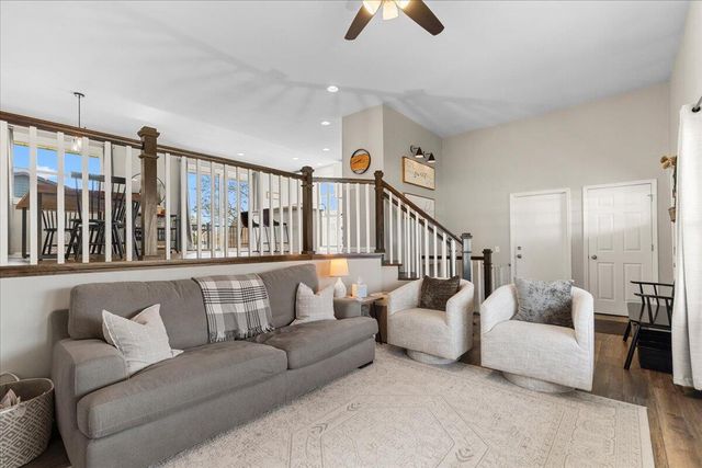 787 Sheridan DRIVE, West Bend, WI 53095