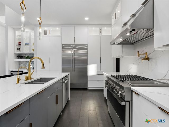 1709 Paradise Parkway, Canyon Lake, TX 78133