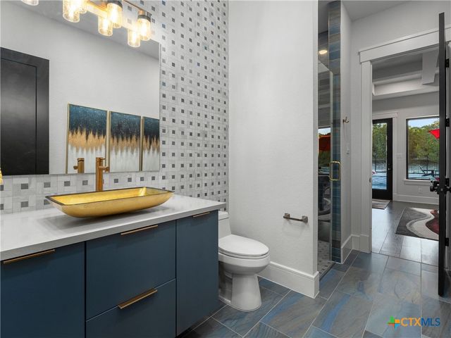 1709 Paradise Parkway, Canyon Lake, TX 78133