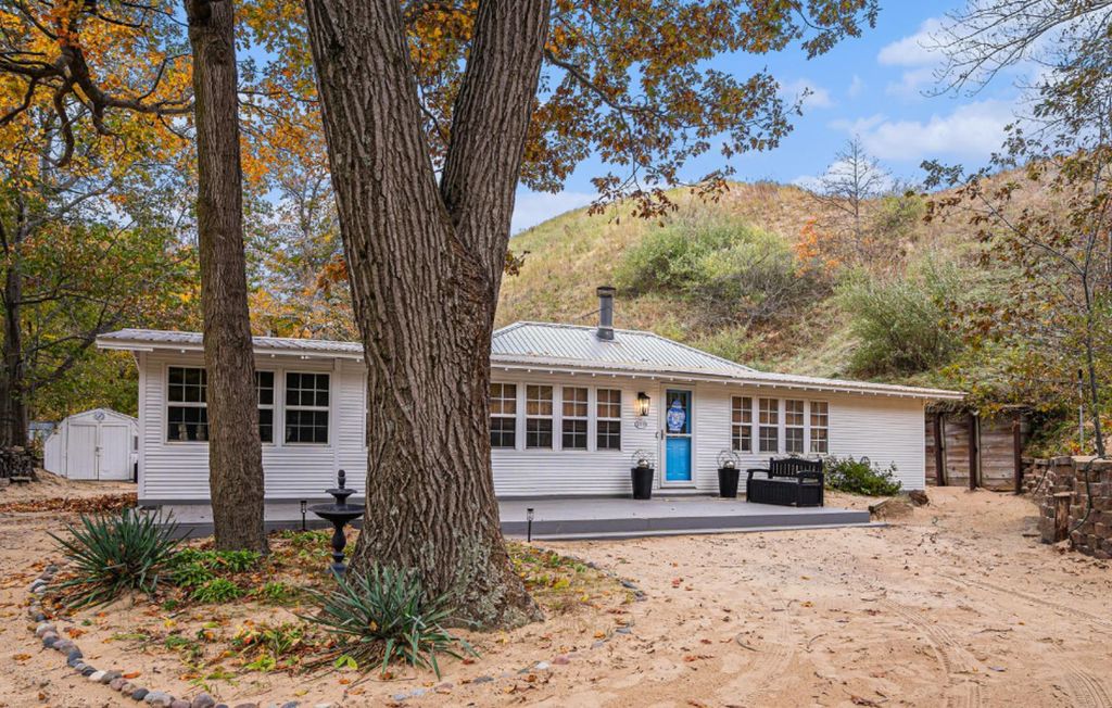 77739 Grand Boulevard, South Haven Twp, MI 49090