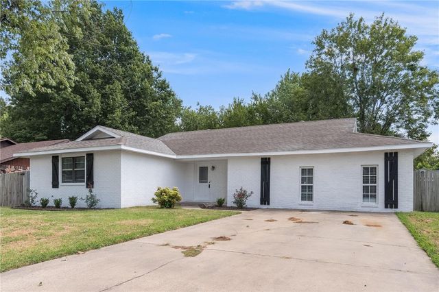 1101 Karena Street, Springdale, AR 72762