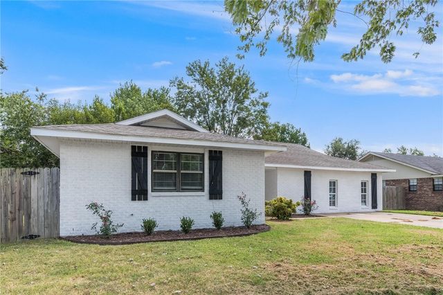 1101 Karena Street, Springdale, AR 72762