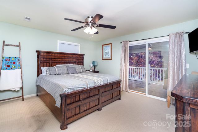 7088 Wateredge Drive, Sherrills Ford, NC 28673