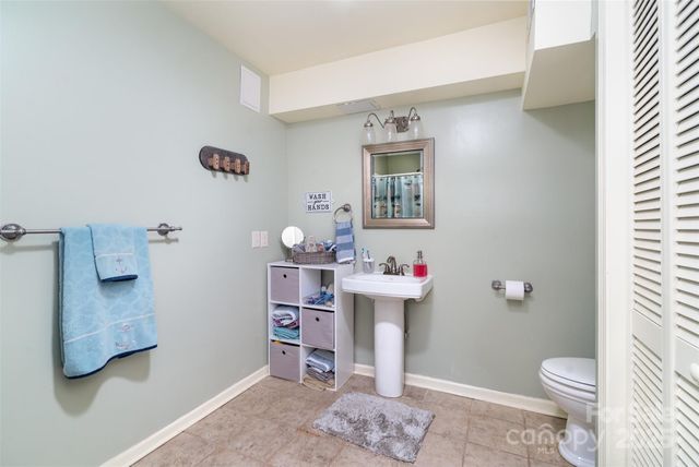 7088 Wateredge Drive, Sherrills Ford, NC 28673