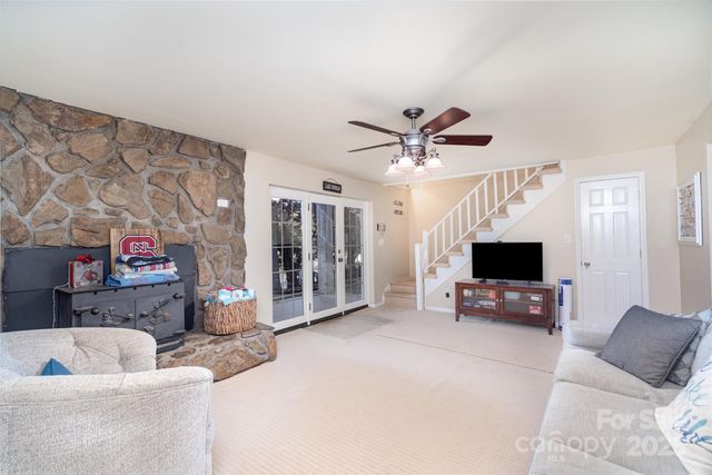 7088 Wateredge Drive, Sherrills Ford, NC 28673