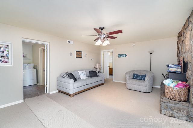 7088 Wateredge Drive, Sherrills Ford, NC 28673