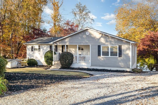 7088 Wateredge Drive, Sherrills Ford, NC 28673