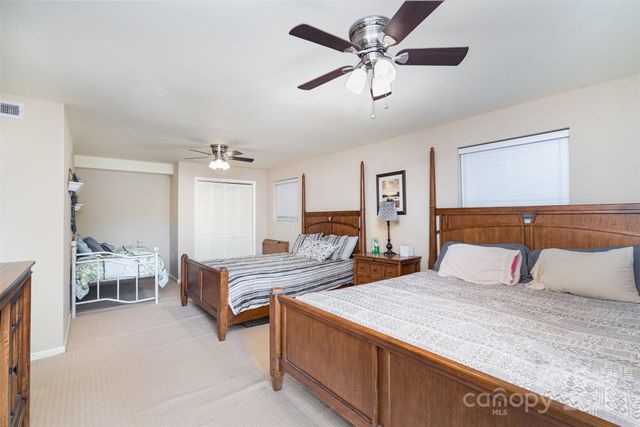 7088 Wateredge Drive, Sherrills Ford, NC 28673