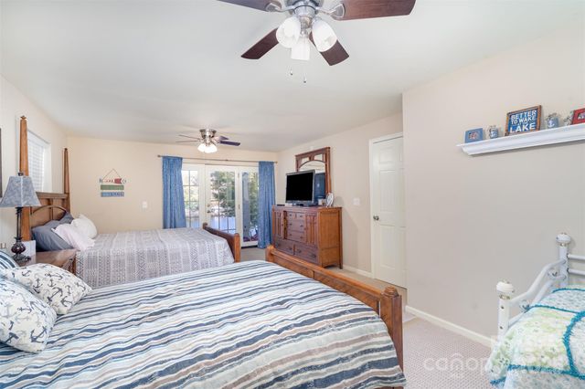 7088 Wateredge Drive, Sherrills Ford, NC 28673