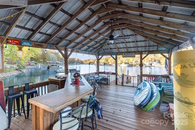 7088 Wateredge Drive, Sherrills Ford, NC 28673