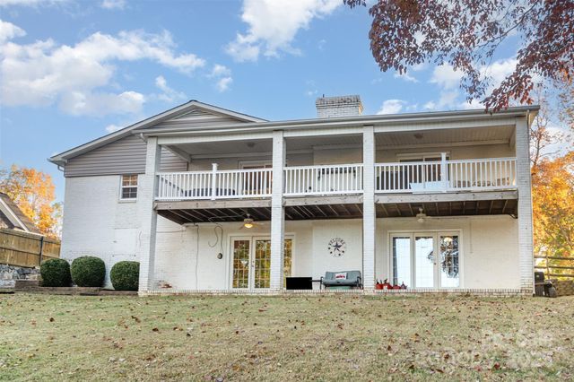 7088 Wateredge Drive, Sherrills Ford, NC 28673