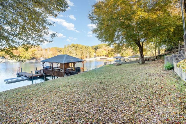 7088 Wateredge Drive, Sherrills Ford, NC 28673