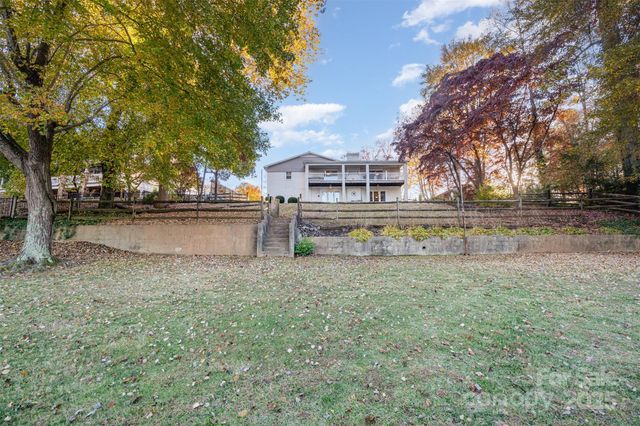 7088 Wateredge Drive, Sherrills Ford, NC 28673