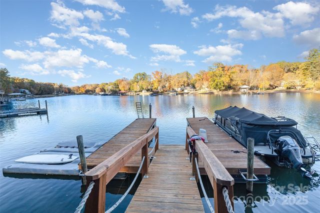 7088 Wateredge Drive, Sherrills Ford, NC 28673