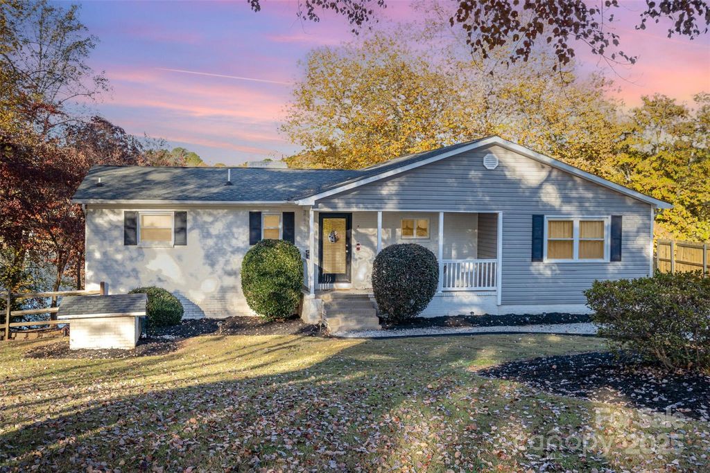 7088 Wateredge Drive, Sherrills Ford, NC 28673