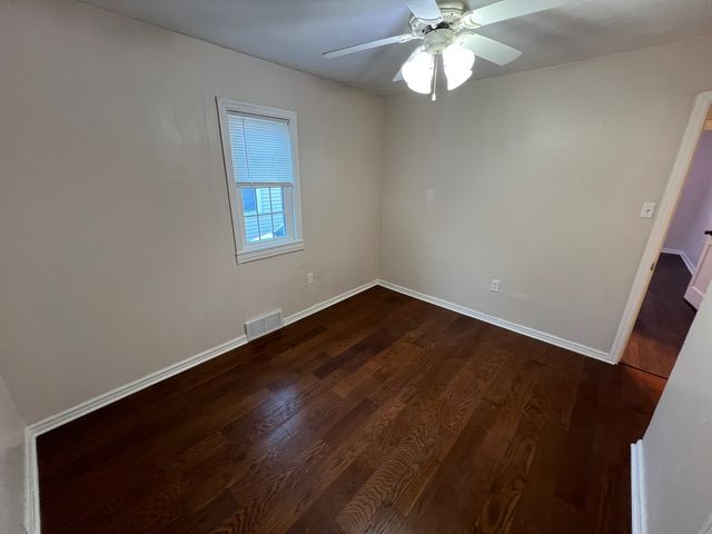 936 Russell Place, Mundelein, IL 60060