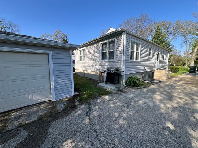 936 Russell Place, Mundelein, IL 60060