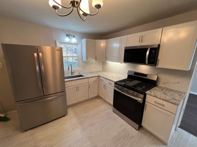 936 Russell Place, Mundelein, IL 60060
