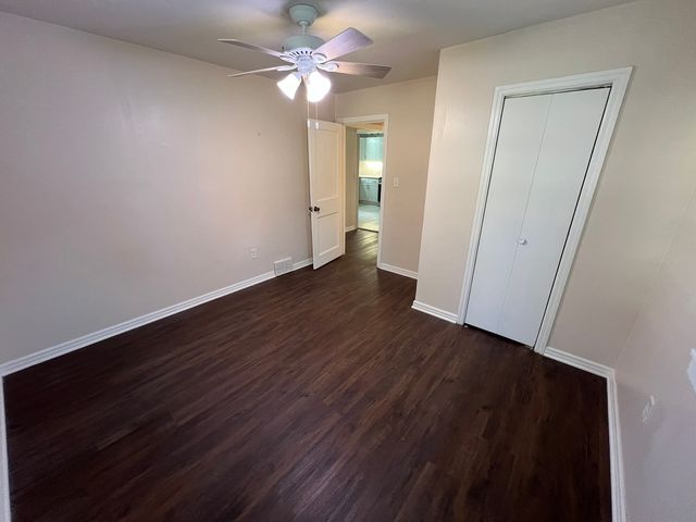 936 Russell Place, Mundelein, IL 60060