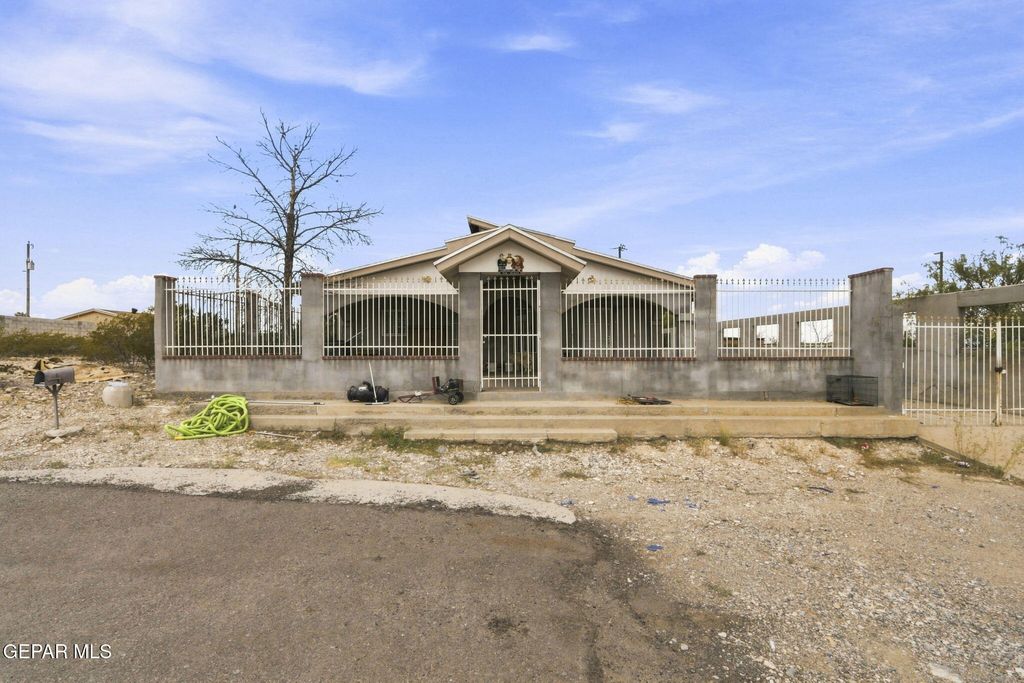 8621 REMINGTON Drive, Canutillo, TX 79835